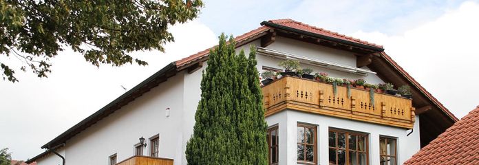 Traumwohnung m. Garten in bester Wohnlage Ende Sackgasse mit Blick in die Alpen mit PV Anlage – Aussenansicht