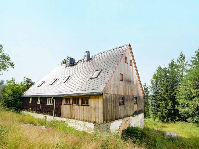 *Grünes Familienidyll* inkl. Scheune mit direktem Wiesen- und Waldrandanschluss in Hermsdorf – Foto 1