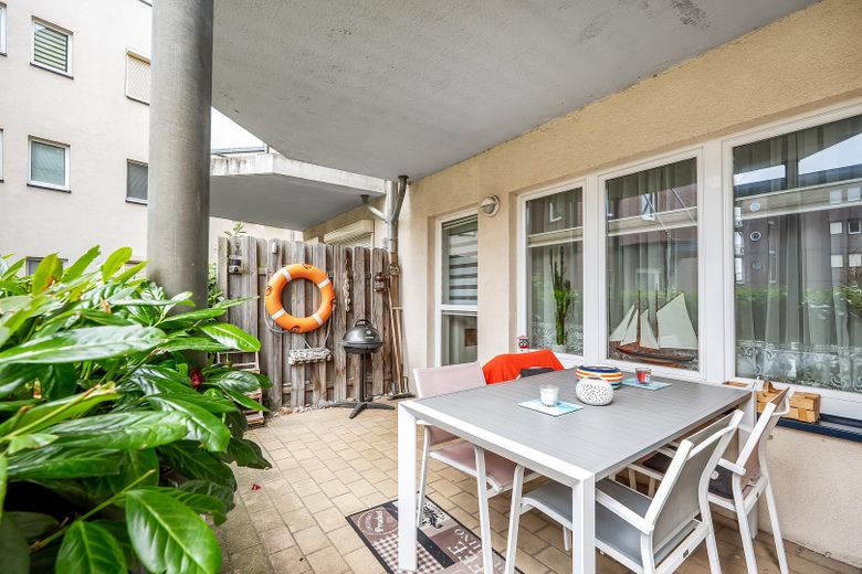 Tre locali, due terrazze, a un minuto dall’acqua, affittato, senza provvigione – Terrasse am Wohzimmer