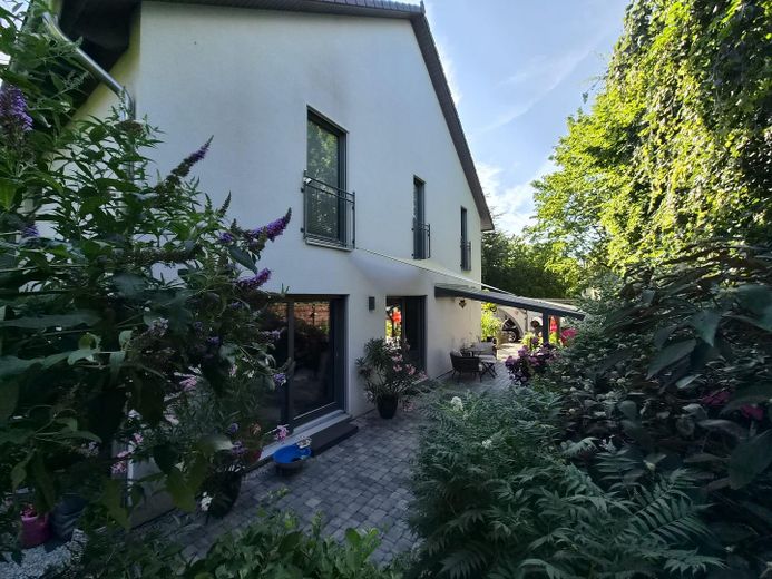 Wohlfühloase in Bad Homburg/Dornholzhausen – Außenansicht Westseite