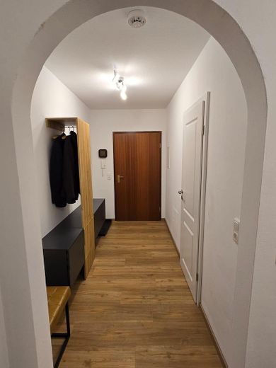Ein Logenplatz im Grünen – großzügige 3-Zimmer-Wohnung – Flur