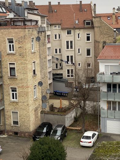Wunderschöne 3-Zimmer Dachgeschosswohnung in KA-Oststadt – Blick in Hof