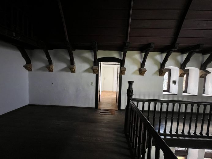 Idyllische Altbauwohnung mit Blick aufs Wasser – Einganstür