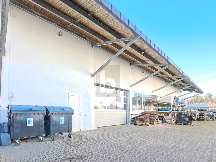 HALL WITH 318 M² & OPEN AREA WITH 300 M² – Photo 1