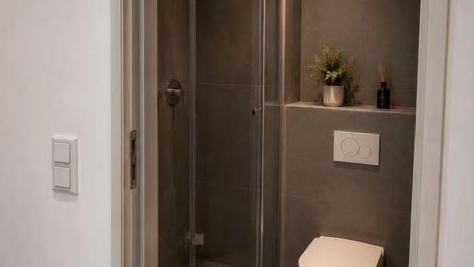 Urbaner Rückzugsort in Haidhausen, Hochwertiges Design-Loft mit separatem Cityoffice – Duschbad Office / Hobbyraum