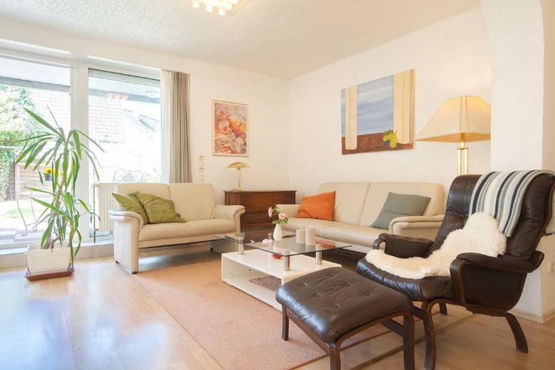 Modern and spacious living space. Completely renovated ground floor apartment with garden and patio in excellent, sought-after residential area, yet still centrally located – a29b3f8bbf51581399fdef39bb0c95552561a70c.jpg