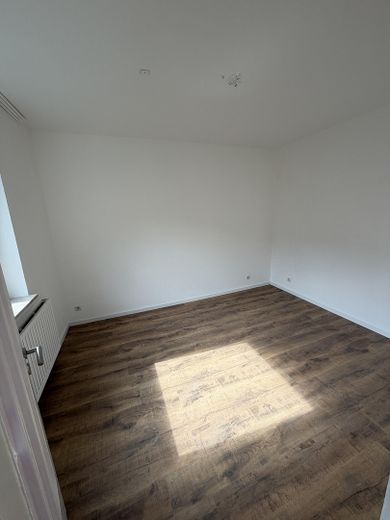 Krefeld-Cracau’da yenilenmiş 2 odalı daire – Schlafzimmer