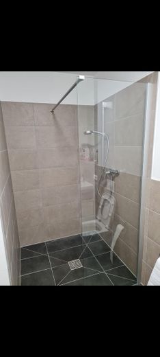 Luxuriöse Neubauwohnung  28 m2 Nürnberg – Bild Duschbereich