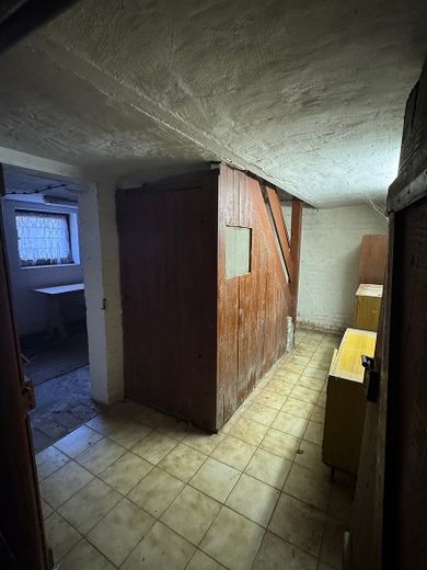 Gr. Einfamilienhaus in Wassernähe, Keller, Grün, 2 getrennte Wohnungen möglich. – Foto 12