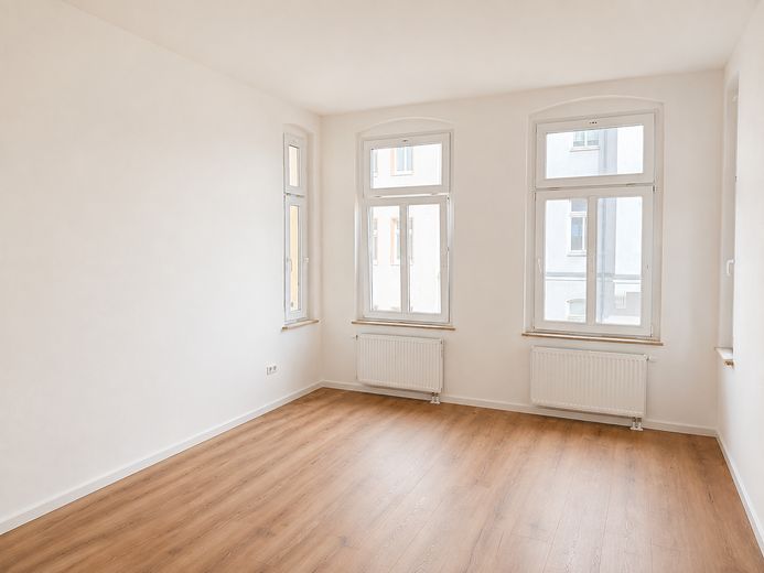 Appartement 2 pièces entièrement rénové avec cuisine moderne intégrée – Wohnzimmer