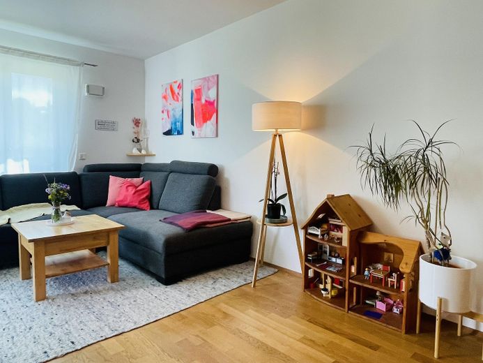München-Aubing: Neuwertige familienfreundliche 4-Zimmer-Wohnung mit Blick ins Grüne / S-Bahn-Nähe – Wohnen / Essen