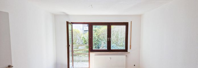 Renovierte 2-Zimmer-Wohnung in Korb mit Garagenstellplatz & Terrasse – Wohnzimmer