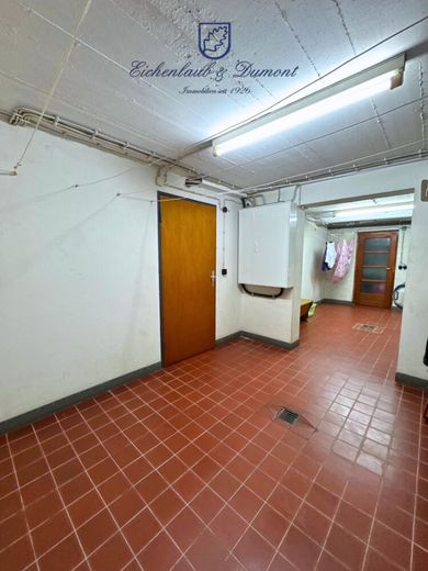 Großzügige 4 ZKB Wohnung mit Balkon &amp; Stellplatz in Dudweiler-Süd – Trockenraum UG
