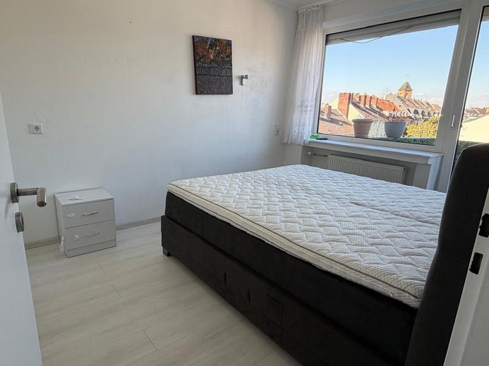 Frisch renovierte, voll möblierte 2-Zimmer-Wohnung mit Balkon in Düsseldorf-Oberbilk – Foto 6