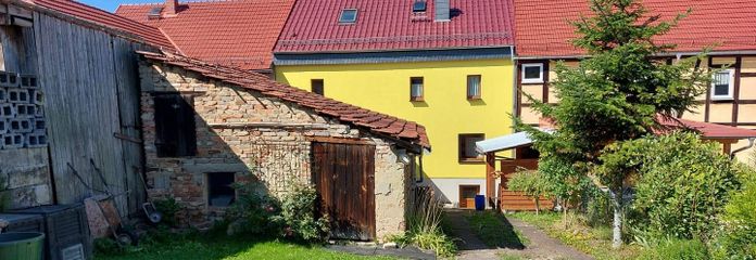 Hinteransicht mit Garten 