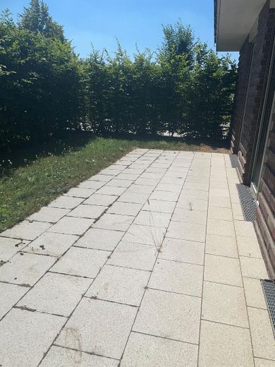 Erdgeschosswohnung mit Wasserblick – Terrasse 1