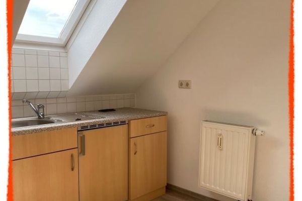¡Se alquila apartamento de 1 habitación en Friedrichsgrün con COCINA EMPOTRADA a inquilinos tranquilos y agradables!