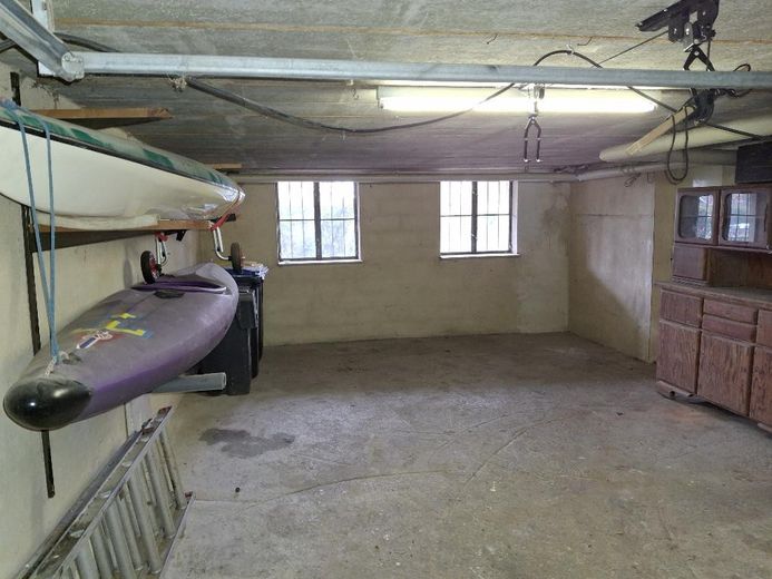 KG, Garage