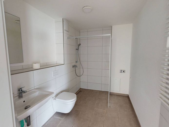 3-Zi.-Neubauwohnung mit EBK und sonniger TERRASSE – Bad