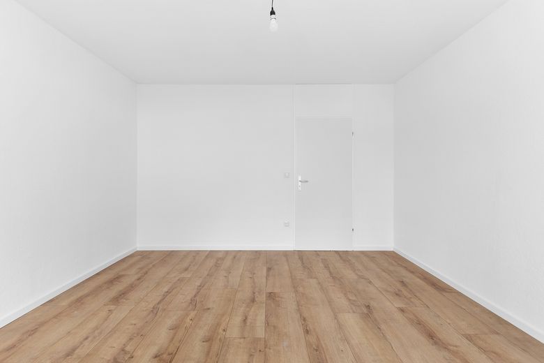 1093 Moderne 3-Zimmer-Wohnung mit Loggia und Skylineblick – Zimmer 1