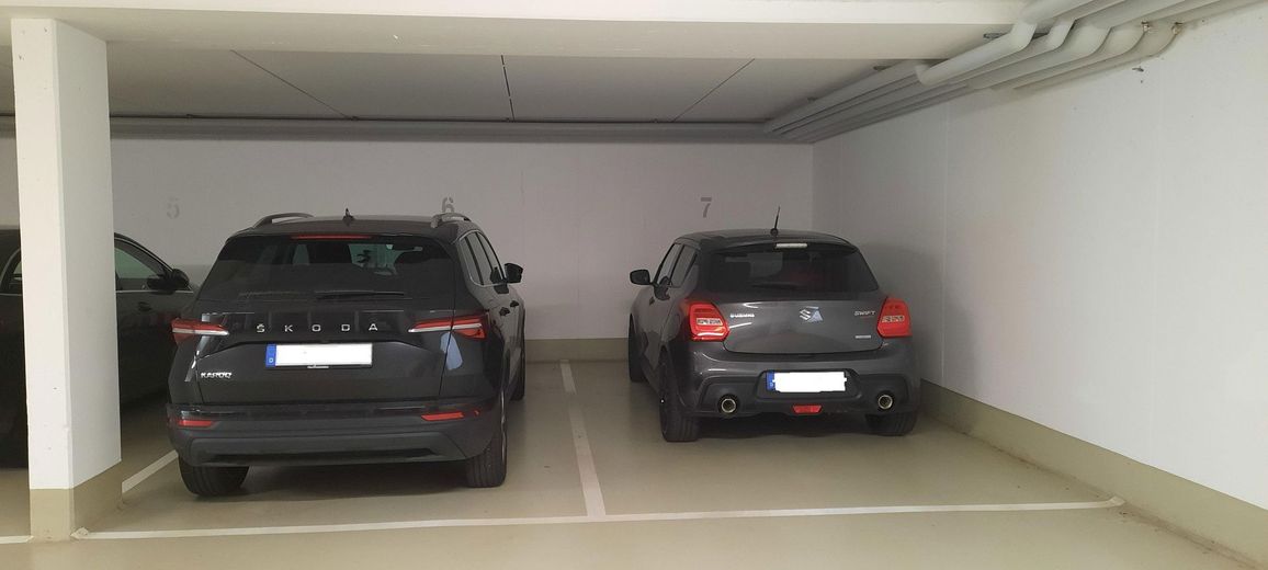 2 Tiefgaragenplätze