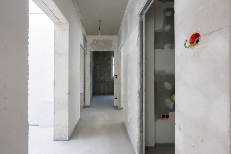 Wohnen über den Dingen – exklusives Penthouse mit Dachterrasse und traumhaftem Waldblick – Flur