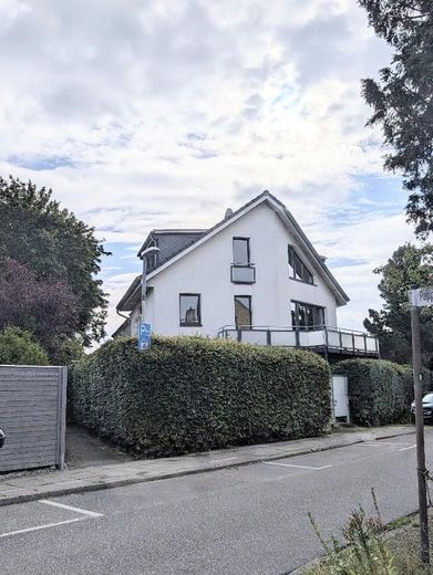 Casa di testa individuale di architetto con 4 locali a Schenefeld – Straßenansicht