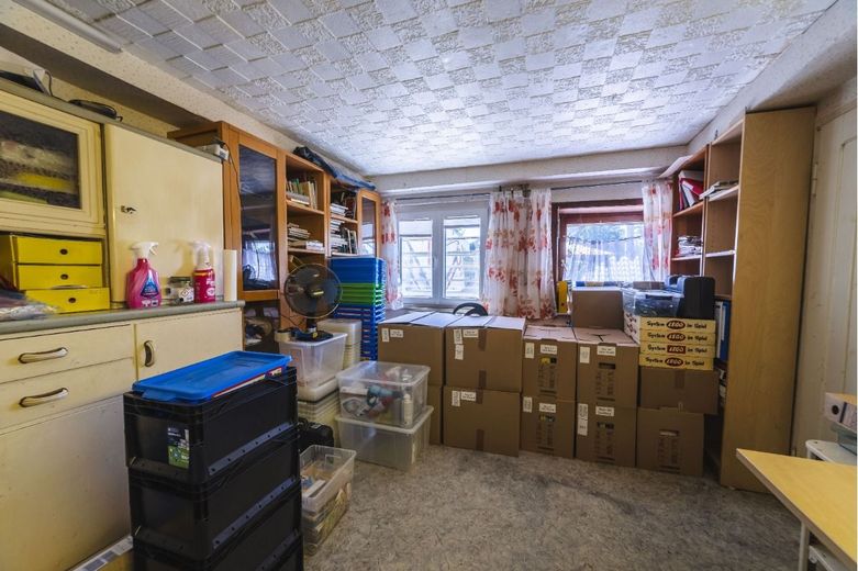 Charmante Doppelhaushälfte mit großem Grundstück und vielseitigem Entwicklungspotenzial – z.B. Hobbyraum, Homeoffice