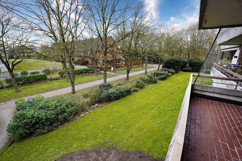 Wohnen am Stadtpark Langenhagen: Gut geschnittene Wohnung mit großem Balkon und Garage – Ausblick Balkon