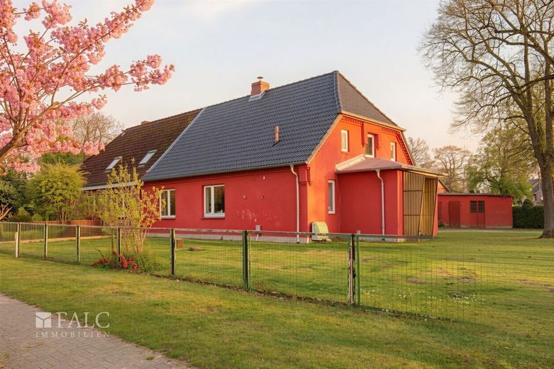 +++ Charmante DHH mit sonnigem Hof - Ihr neues Zuhause! +++ – Außenansicht II
