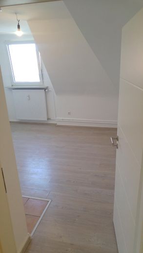 Topsanierte DG Wohnung, WG geeignet, Einbauküche, zentral – Foto 30