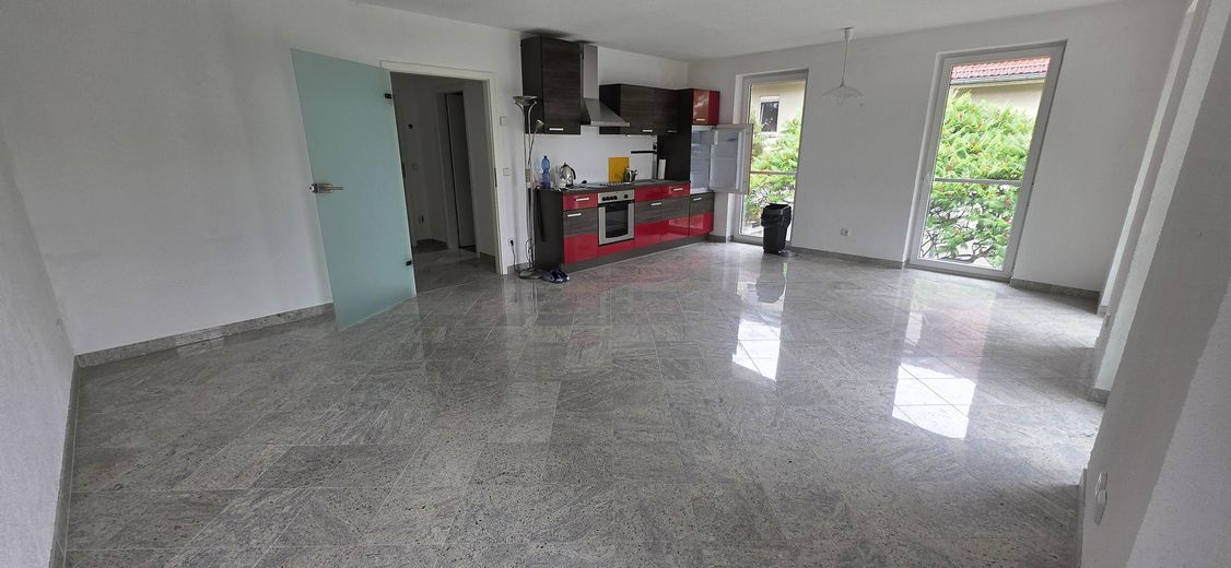Casa residenziale e commerciale rappresentativa, non affittata, su terreno di 948 m² – Wohnung 2 / Büro OG