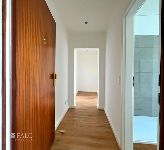 ***Top-sanierte 1-Zimmer-Wohnung in ruhiger Lage*** – Flur I