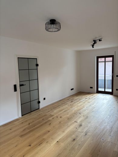2-Zimmerwohnung frisch saniert Innenstadt Gerolzhofen ab sofort bezugsbereit – Wohnzimmer 