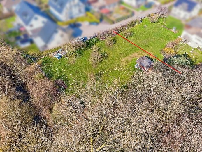 Seltene Chance: Großzügiges Baugrundstück mit Werre-Zugang in Top-Lage von Schötmar – Luftaufnahme #2