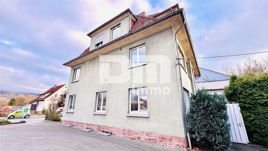 Villenartiges 1-3 Familienhaus mit viel Platz für die große Familie und viele weitere Möglichkeiten – Seitenansicht
