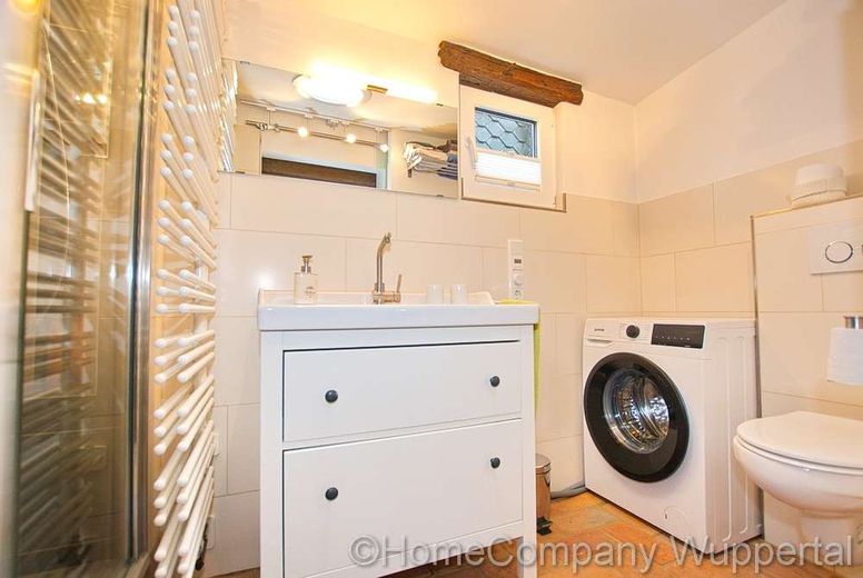 Wohnen in einem Bergischen Häuschen! Hochwertig renoviertes Fachwerk-Tiny-Haus in Cronenberg – aee97b02e1fd6605eaee0a5ba0b9f157da057194.jpg