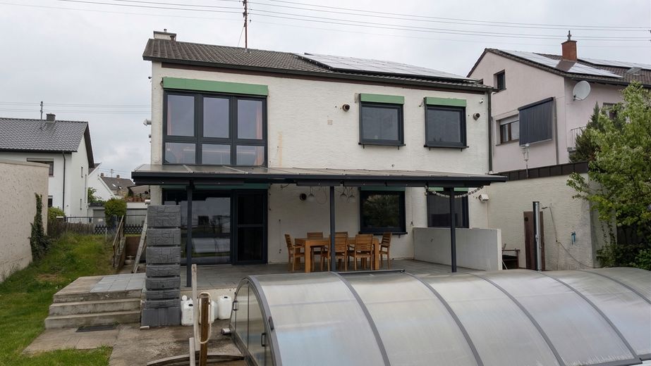 Modernisiertes Familienhaus mit Pool, Sauna, Smart Home & PV-Anlage – Foto 2