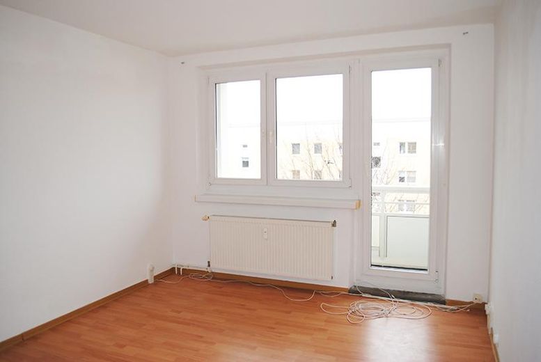 3-Zimmer EWO in Potsdam Babelsberg   >Maklerfrei< – Wohnzimmer/Balkon