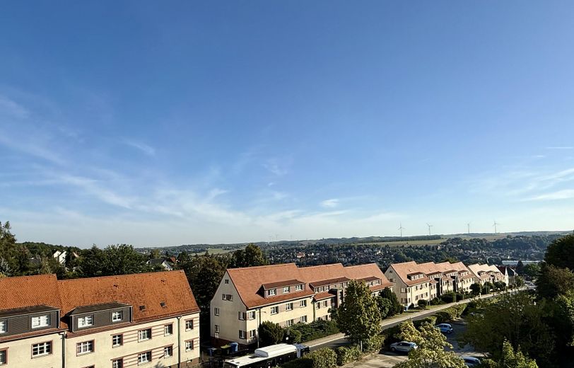 Yüksek kaliteli yenilenmiş 3 odalı çatı katı dairesi - Balkon ve Wilkau-Haßlau, Zwickau şehir sınırında sakin konum – Ausblick auf Wilkau & Zwickau