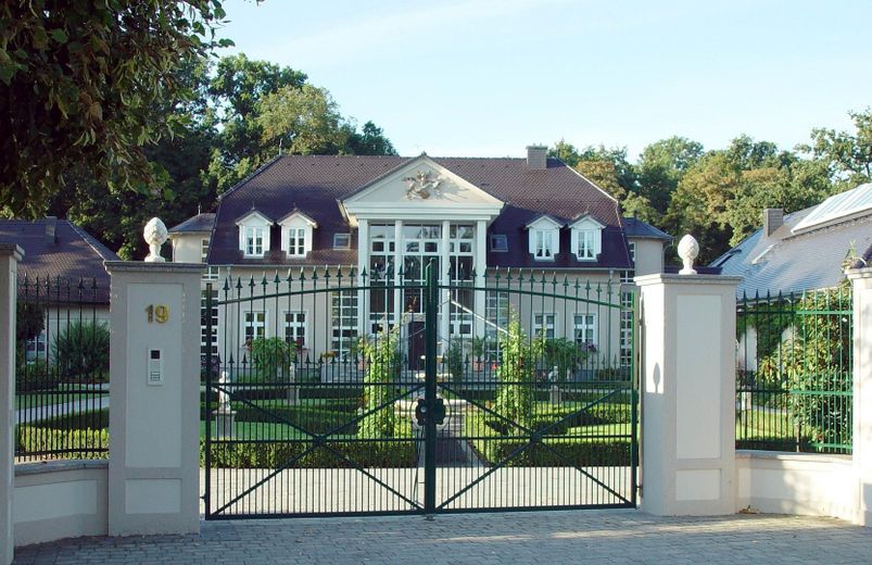 Represäntive Premium-Villa in gefragter Lage von Kolkwitz - VERKAUF IM DIGITALEN BIETERVERFAHREN – Aussenansicht