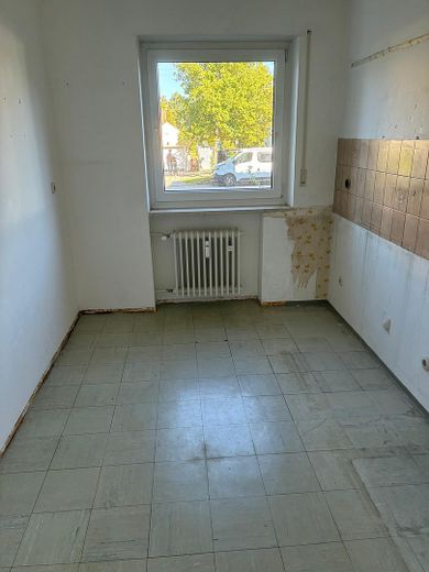 Licht 3-kamerappartement op de bel-etage met tuingedeelte in Germering – Küche nach Osten