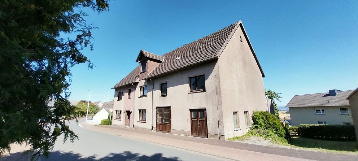 Casa unifamiliare con officina – spazio per vivere e creare – Außenansicht des Hauses