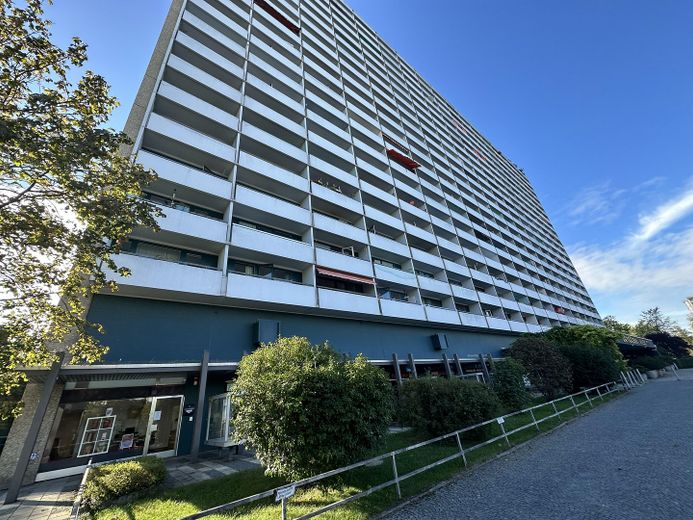 Ampio appartamento ammobiliato di 1 stanza con balcone a Monaco-Solln, disponibile dal 01.04.2026 – Foto 1