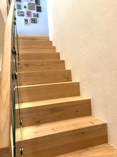 Neuwertige Exklusive Etagen-/Terrassenwohnungen (124 m²)  - provisionsfrei von privat – Vollholztreppen