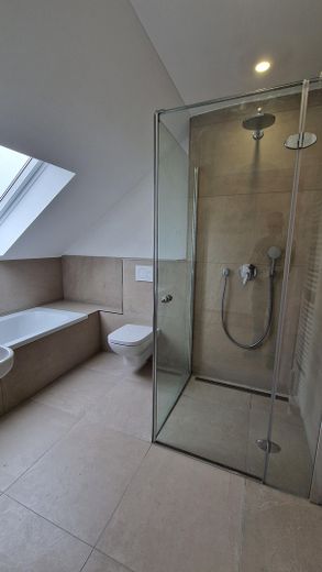 Badezimmer mit Tageslicht