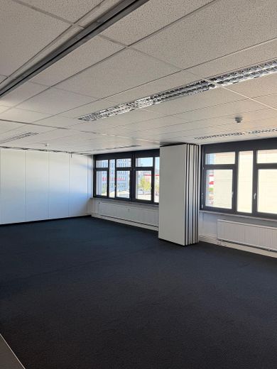 270 m² Bürofläche | Stuttgart-Vaihingen | flexibel nutzbar | sofort frei | provisionsfrei – Raum mit Fenstern, offen