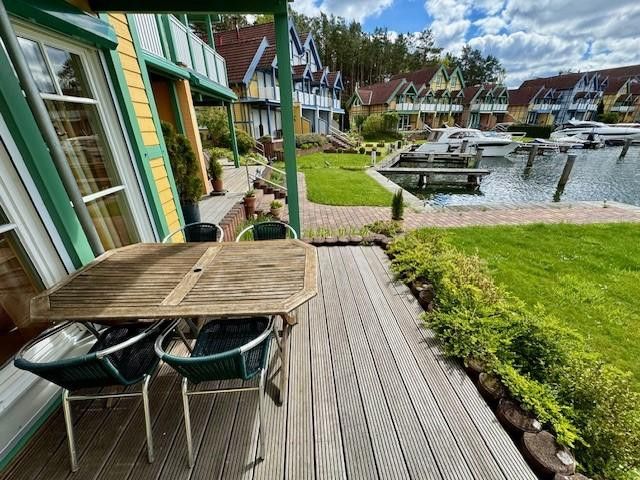 Reihenhaus mit eigenem Bootssteg und Garten – Terasse