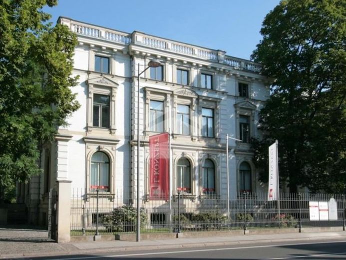BUERO.flächen mit 513 m² Terrassen, Garten Stellplätzen in Stadtvilla am Rosental – Foto 1