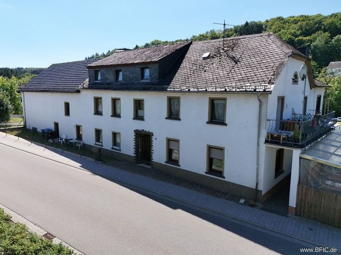 Campingplatz, Zimmervermietung und Gastronomie - gepflegte Familienexistenz in der Eifel – Appartementhaus